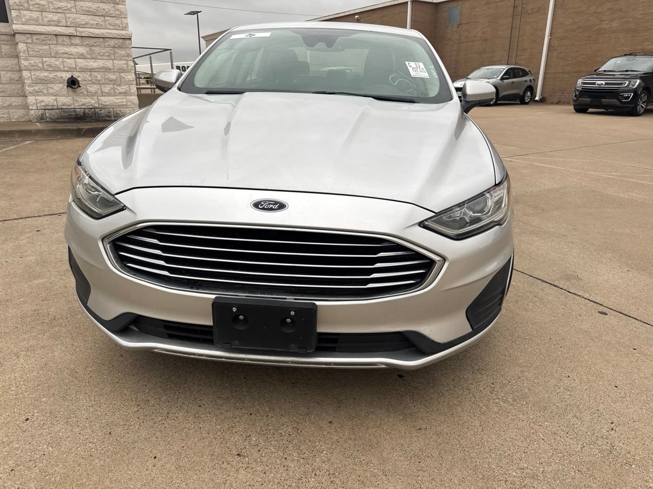 Used 2019 Ford Fusion SE FWD image 2