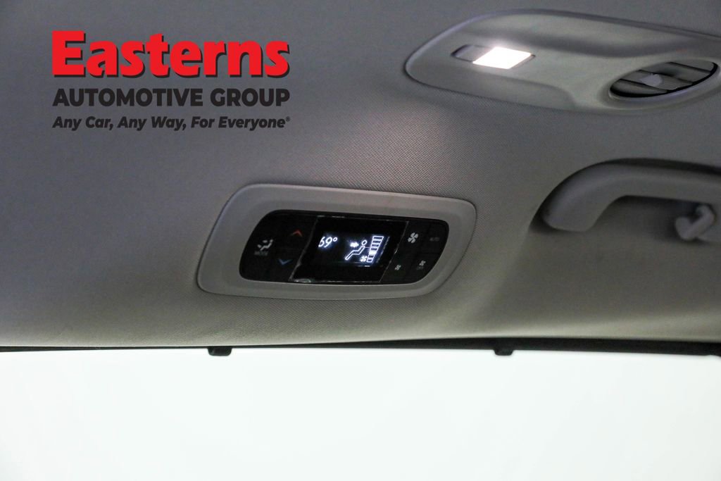 Used 2023 Chrysler Pacifica Touring-L image 36