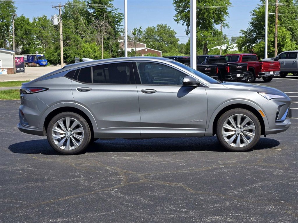 New 2025 Buick Envista Avenir image 2