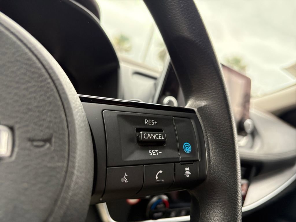 Used 2023 Nissan Rogue SV image 14