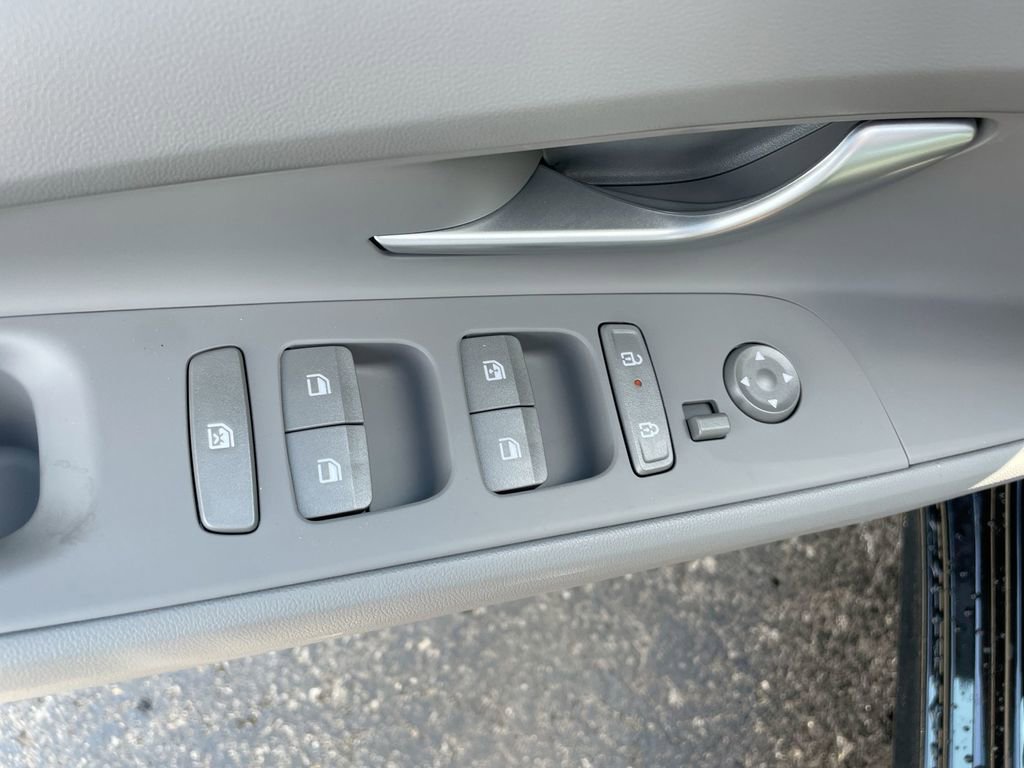 Used 2025 Hyundai Elantra Sport image 39
