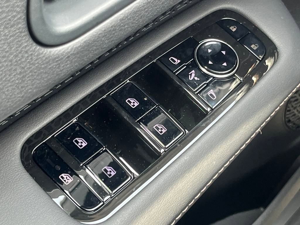 New 2025 Nissan Ariya AWD image 21