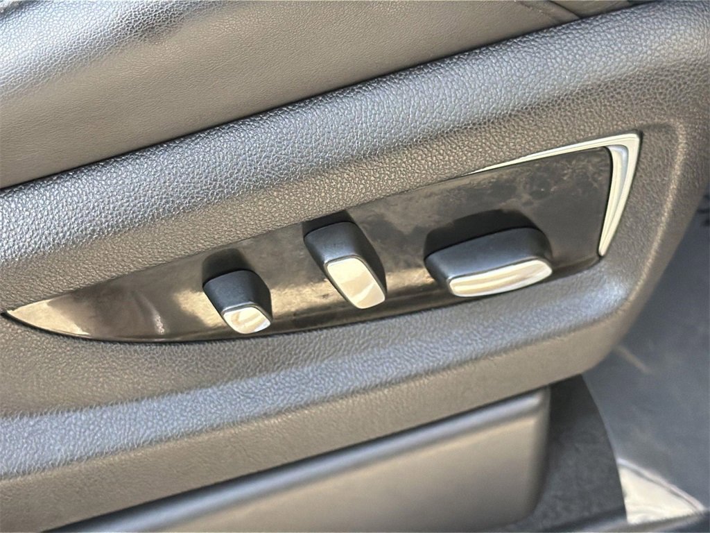 Used 2016 Cadillac Escalade ESV Premium image 33