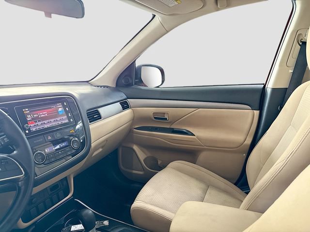 Used 2017 Mitsubishi Outlander SE image 23