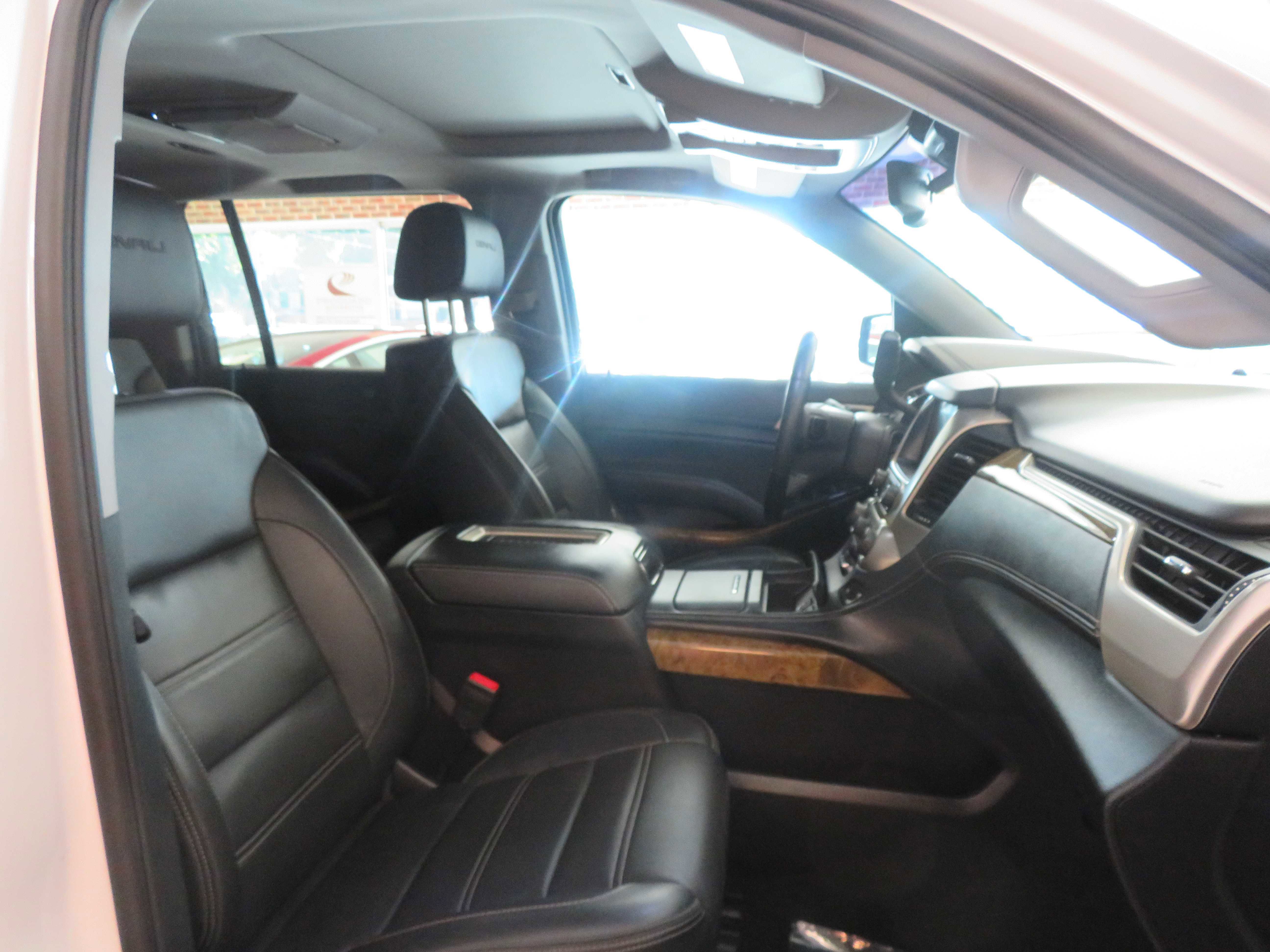 Used 2017 GMC Yukon XL Denali w/ Open Road Package AWD/4WD image 29