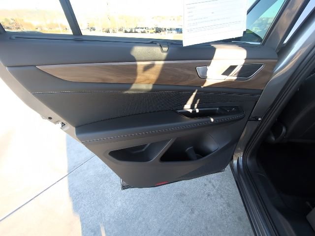 Used 2025 Volkswagen Atlas SE image 27