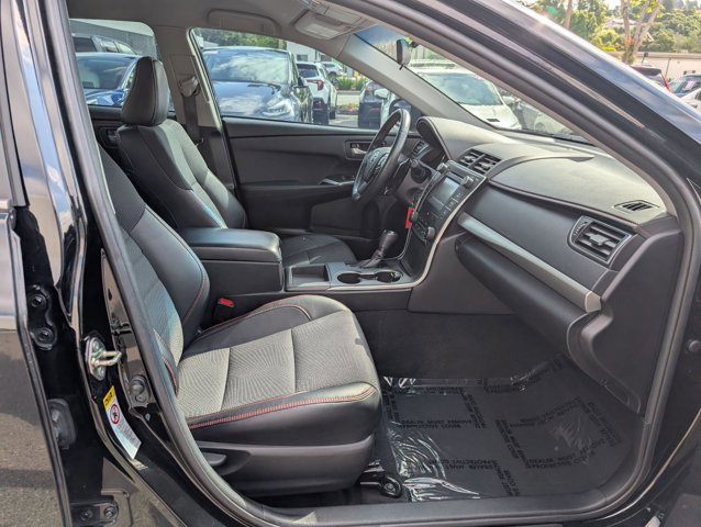 Used 2016 Toyota Camry SE FWD image 17