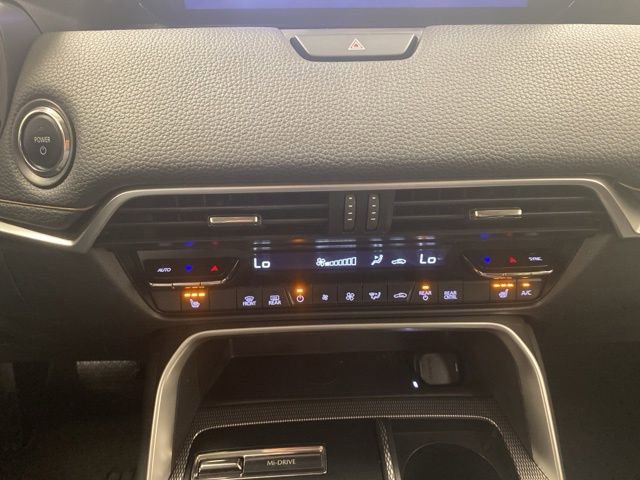 Used 2024 MAZDA CX-90 Plug-In Hybrid w/ Premium Pkg image 13