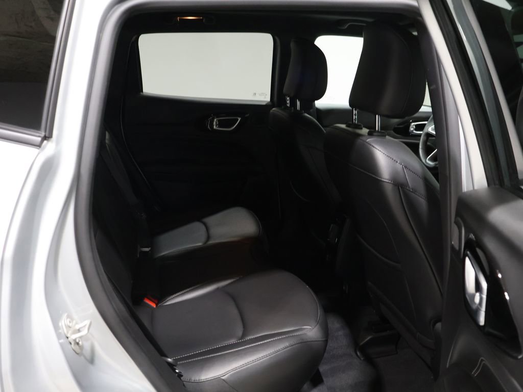 Used 2024 Jeep Compass Limited w/ High Altitude Package image 20