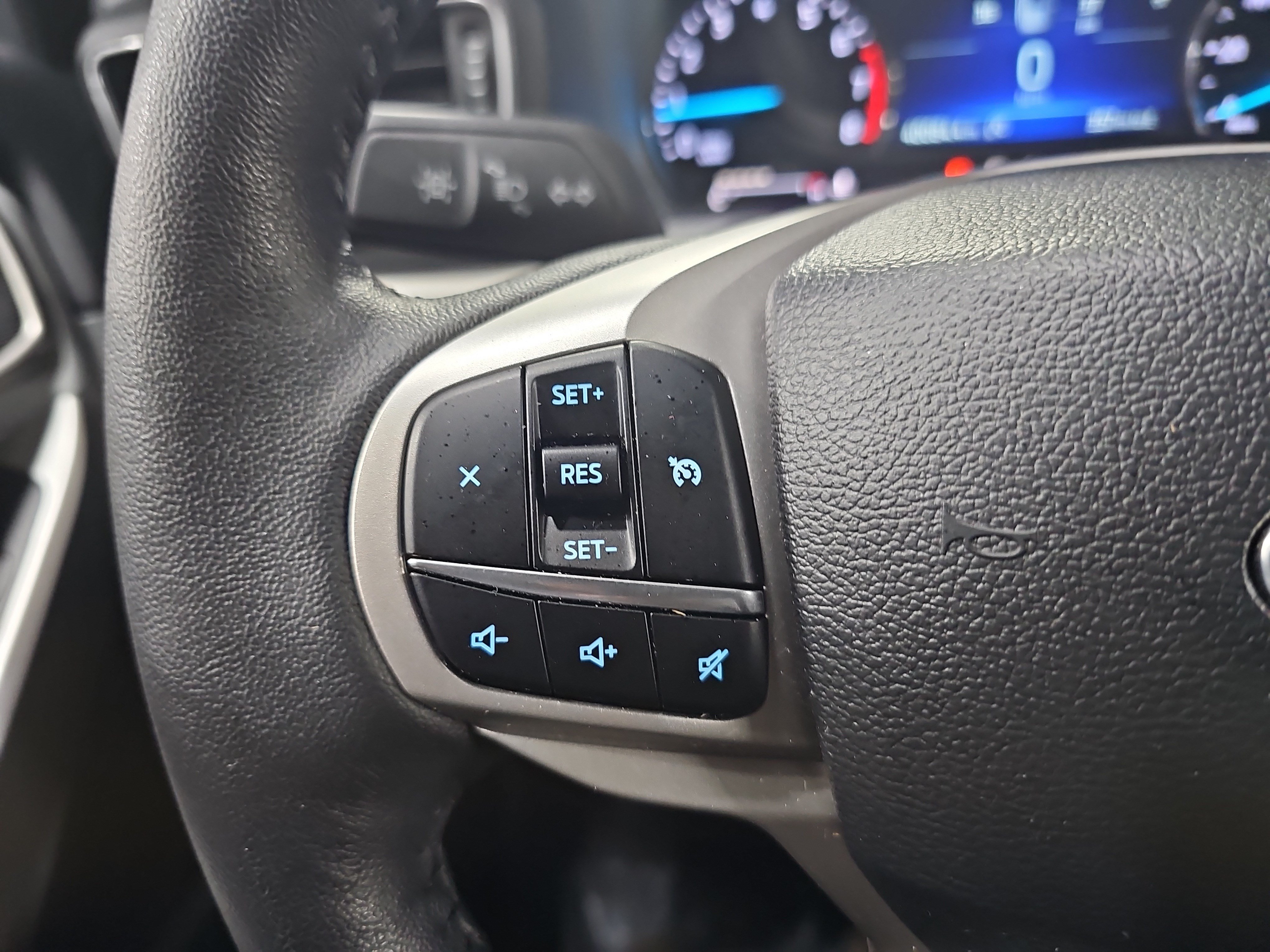 Used 2024 Ford Explorer XLT w/ Equipment Group 202A RWD image 17