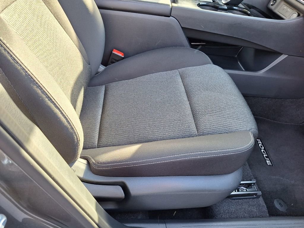 Certified 2025 Nissan Rogue SV image 24