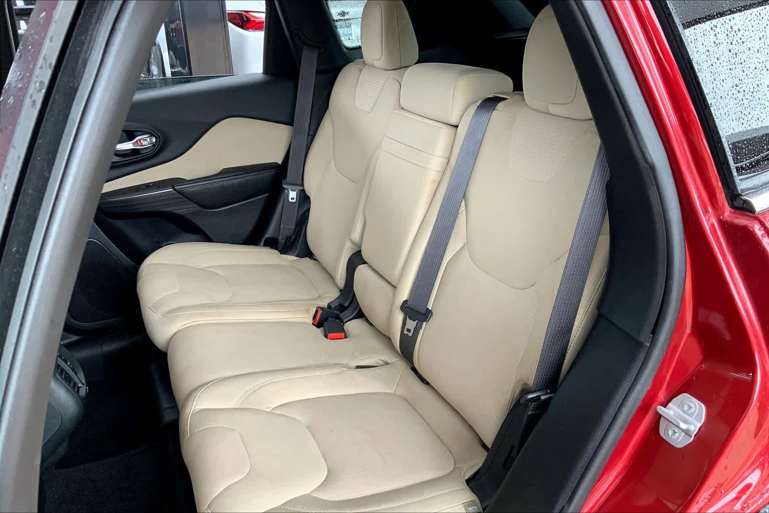 Used 2015 Jeep Cherokee Latitude w/ Comfort/Convenience Group FWD image 21