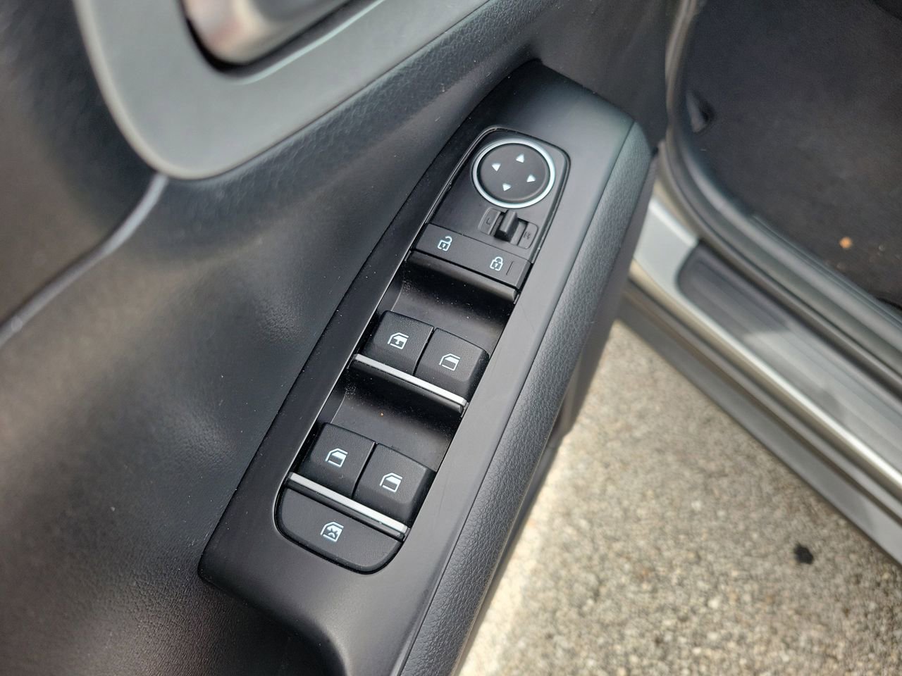 Used 2025 Kia Soul LX w/ LX Technology Package FWD image 13