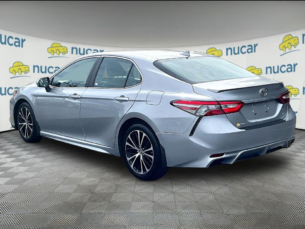 Used 2019 Toyota Camry SE FWD image 4