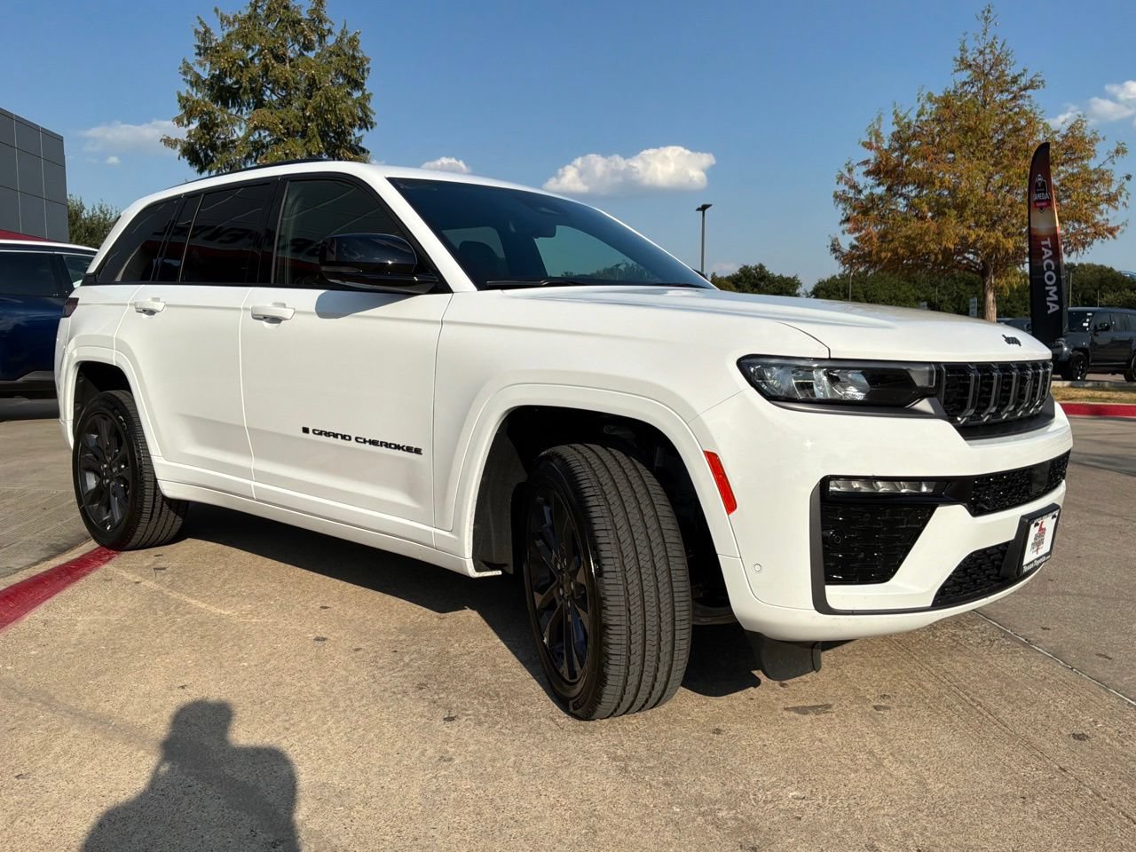 Used 2026 Jeep Grand Cherokee Limited AWD/4WD image 4