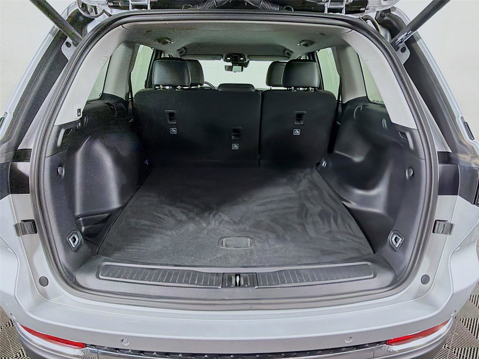 Used 2022 Jeep Grand Cherokee Limited w/ Luxury Tech Group II AWD/4WD image 25