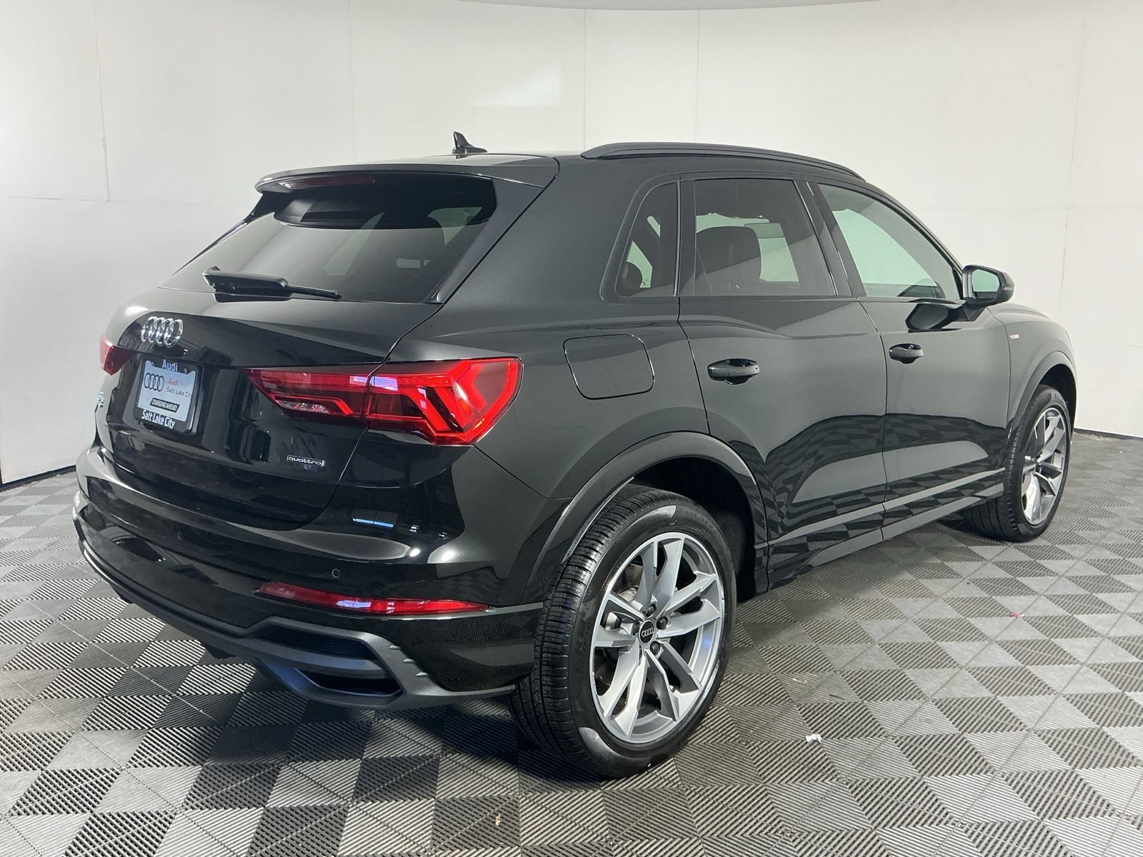 Used 2024 Audi Q3 2.0T Premium Plus w/ Premium Plus Package AWD/4WD image 8