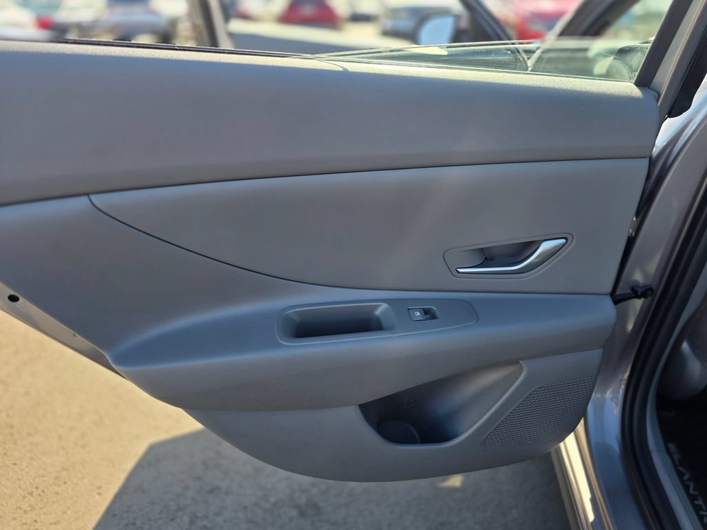 Certified 2024 Hyundai Elantra SEL FWD image 17