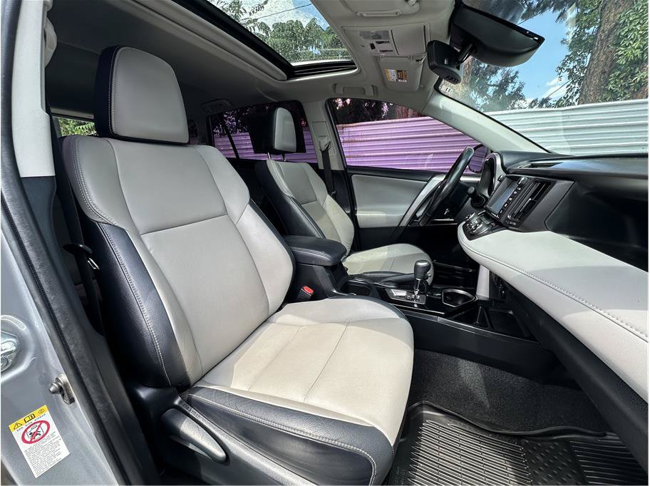 Used 2018 Toyota RAV4 Limited w/ Advanced Technology Package AWD/4WD image 15