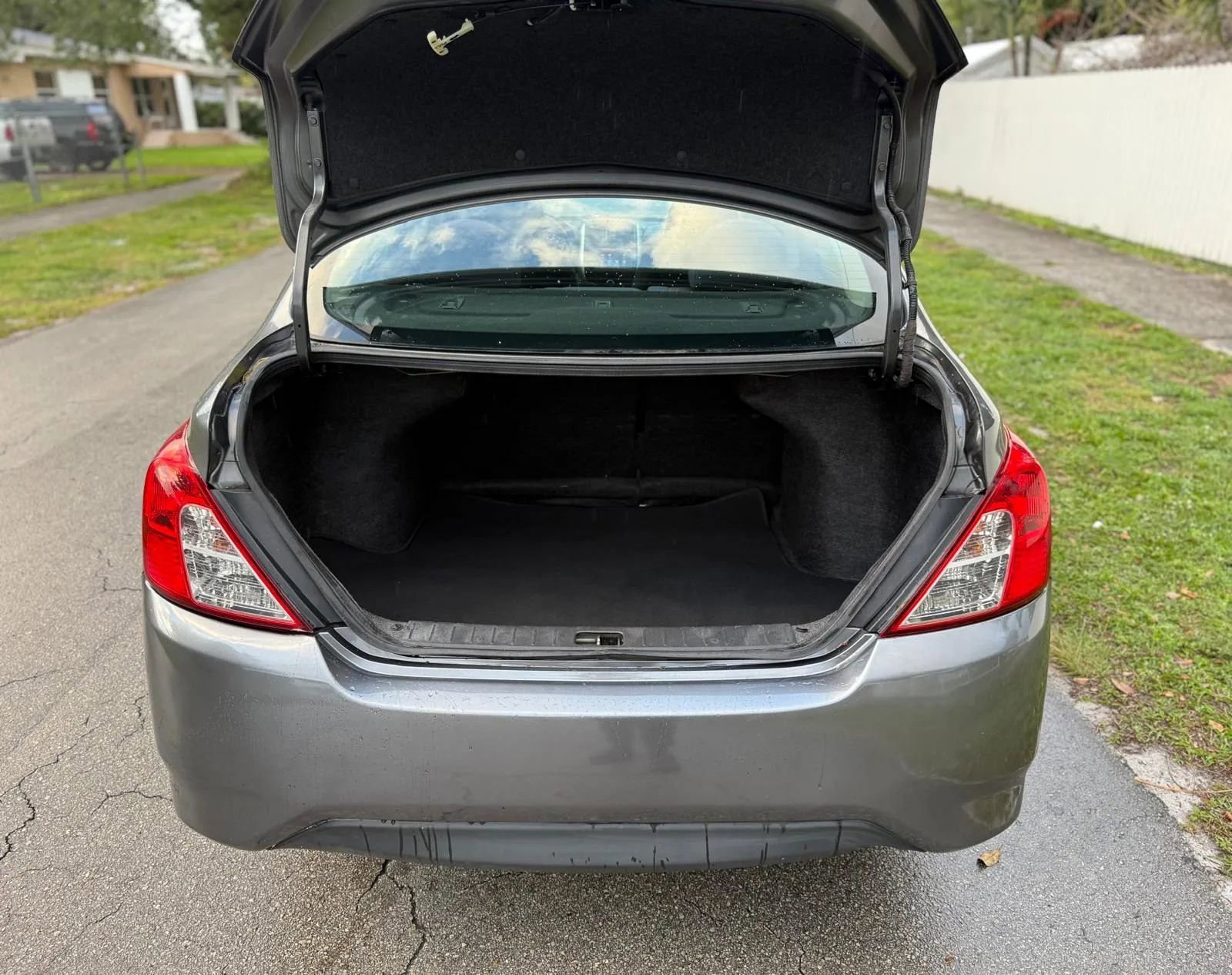 Used 2019 Nissan Versa SV image 6