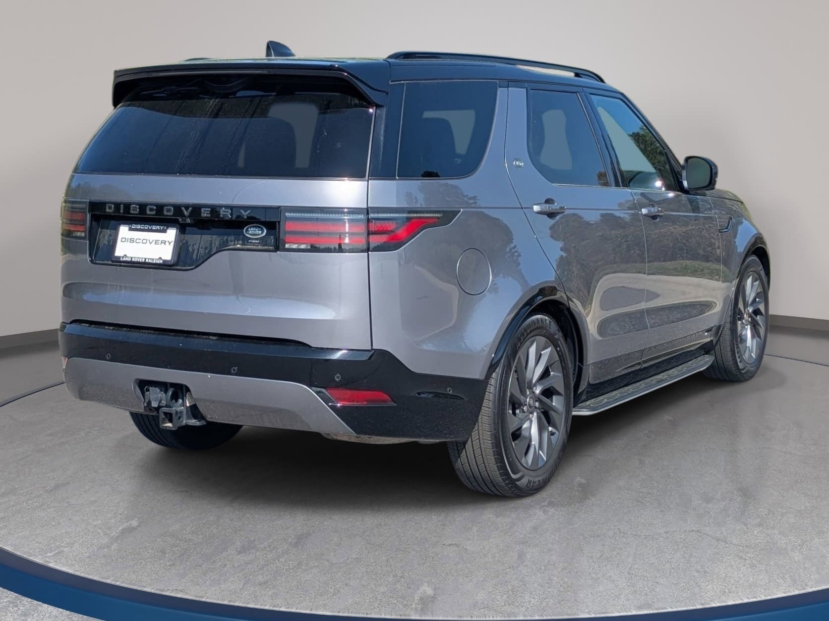 Used 2022 Land Rover Discovery S R-Dynamic AWD/4WD image 5