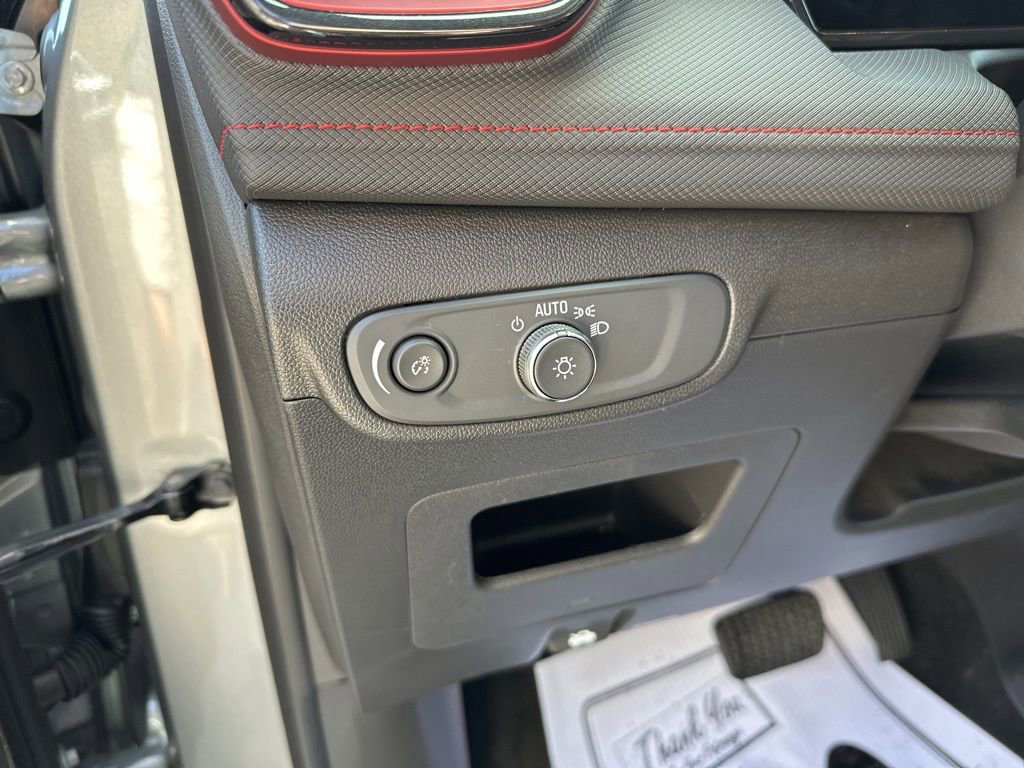 Used 2025 Chevrolet TrailBlazer RS w/ Convenience Package image 16