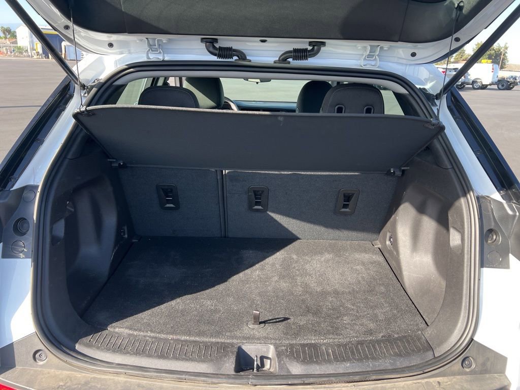 Used 2023 Chevrolet Bolt EUV LT image 11