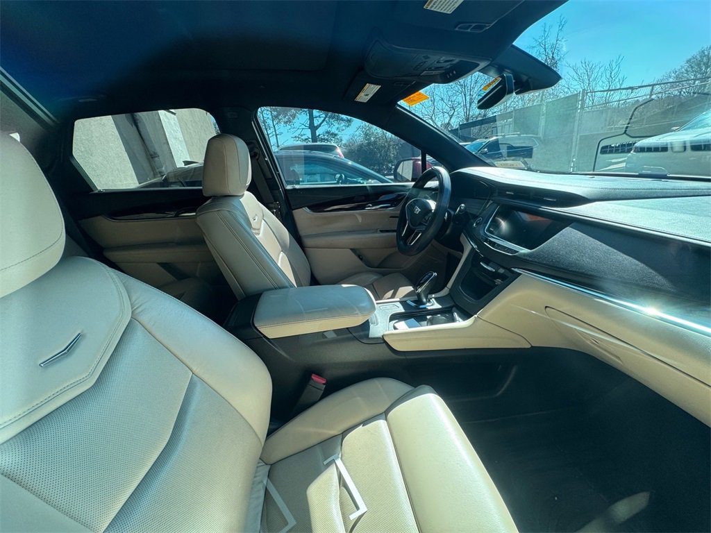 Used 2017 Cadillac XT5 Luxury image 3