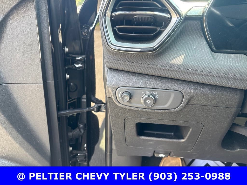 Used 2025 Chevrolet TrailBlazer LT w/ Convenience Package FWD image 11