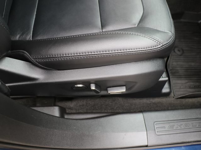 Used 2017 Ford Explorer XLT w/ Equipment Group 202A AWD/4WD image 10