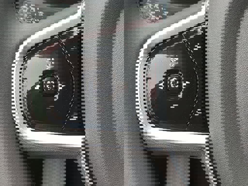 New 2026 Volvo XC60 B5 Plus w/ Protection Package Premier image 22