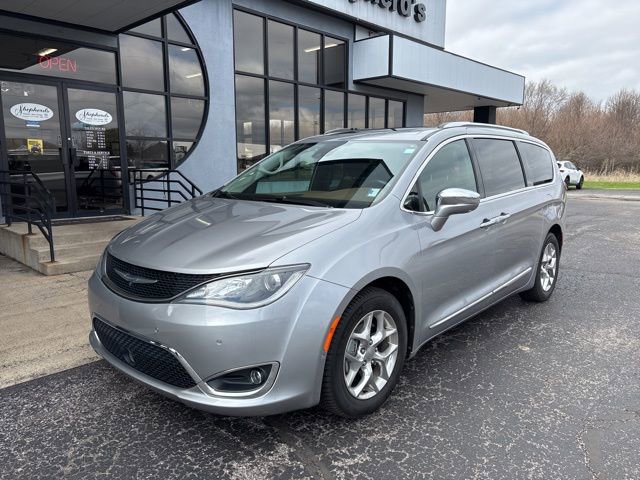 Used 2017 Chrysler Pacifica Limited w/ UConnect Theater Package image 2