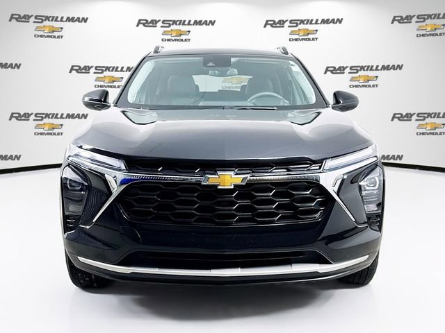 Used 2025 Chevrolet Trax LT image 2