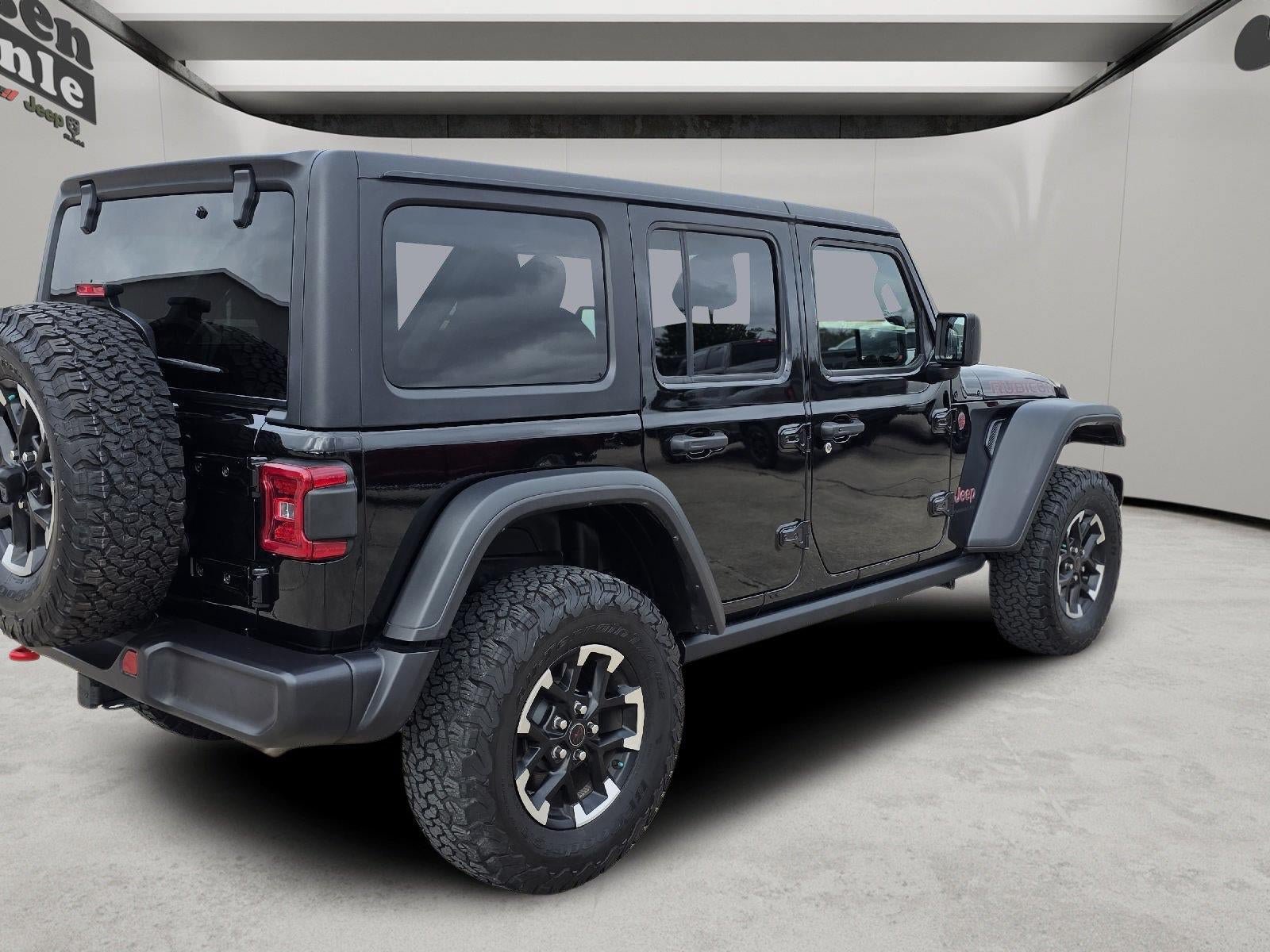 Used 2025 Jeep Wrangler Unlimited Rubicon w/ Convenience Group AWD/4WD image 3