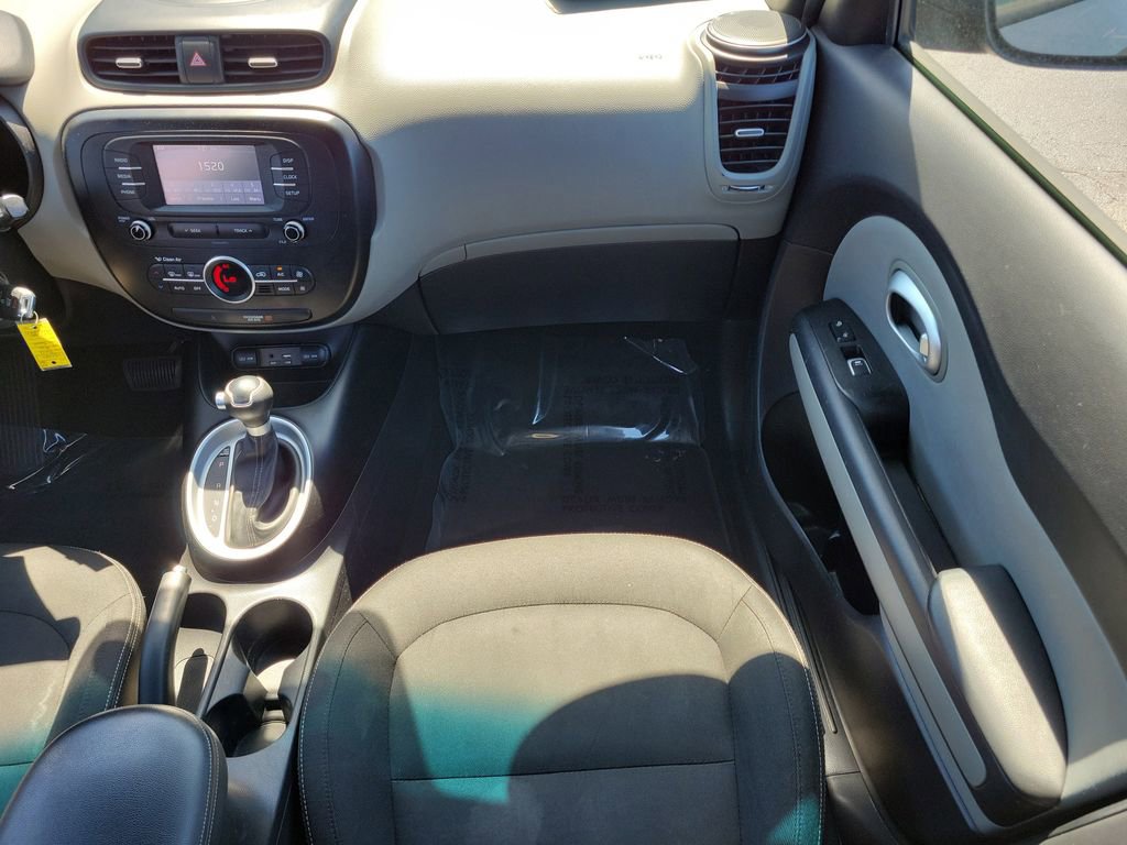 Used 2017 Kia Soul + image 14