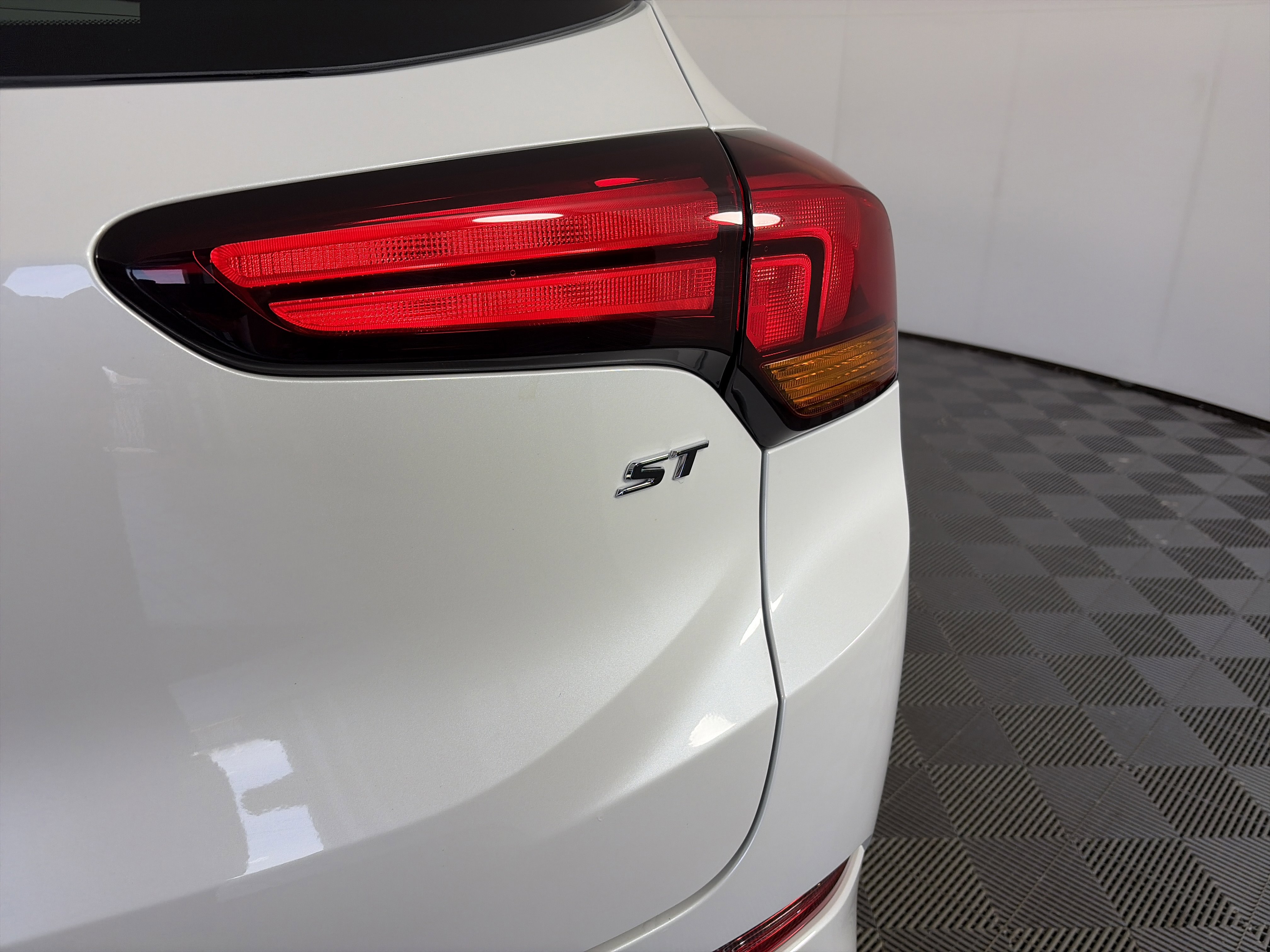 Certified 2022 Buick Encore GX Select w/ Sport Touring Package image 17