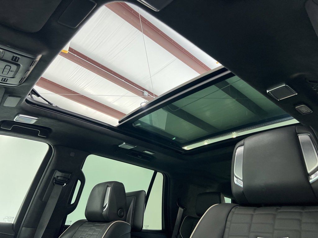 Used 2023 Cadillac Escalade Premium Luxury Platinum image 17