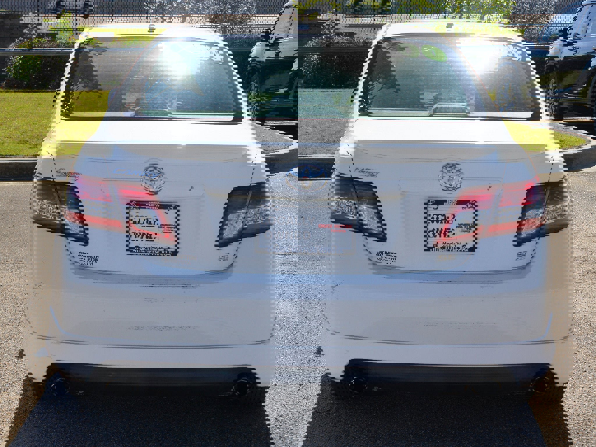 Used 2010 Toyota Camry SE FWD image 3