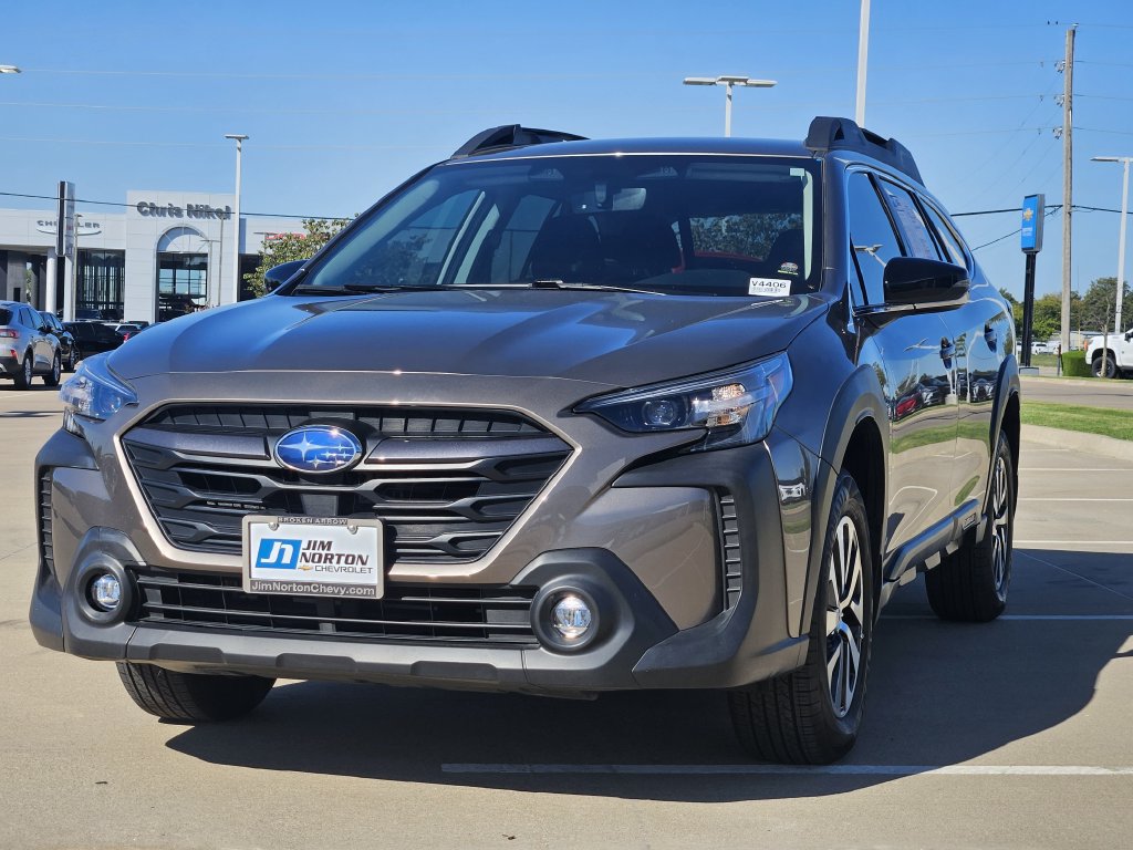 Used 2024 Subaru Outback Premium AWD/4WD image 3