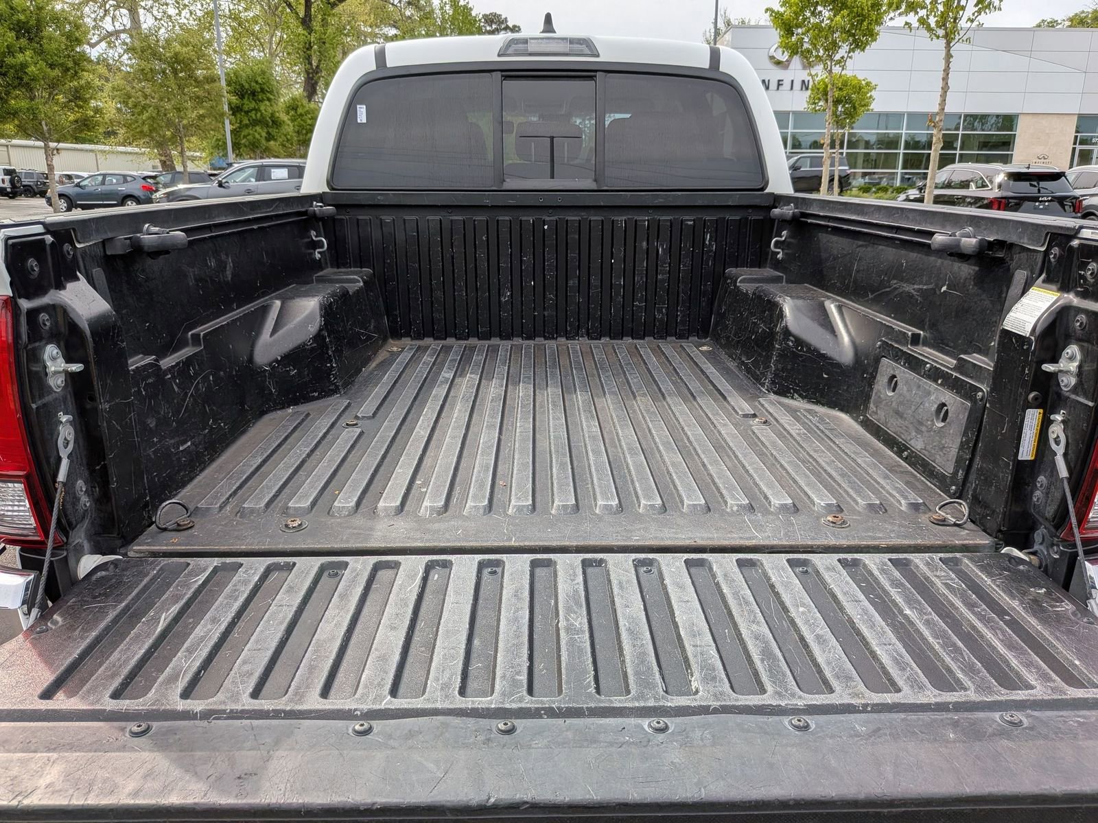 Used 2022 Toyota Tacoma SR5 w/ SR5 Appearance Package (SM) image 31