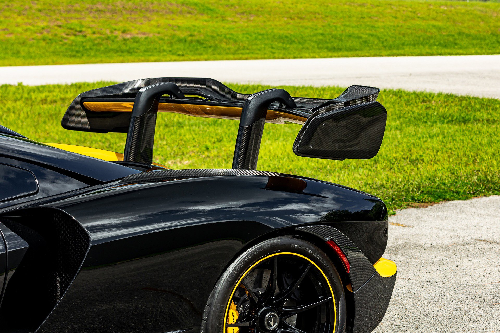 Used 2019 McLaren Senna image 96