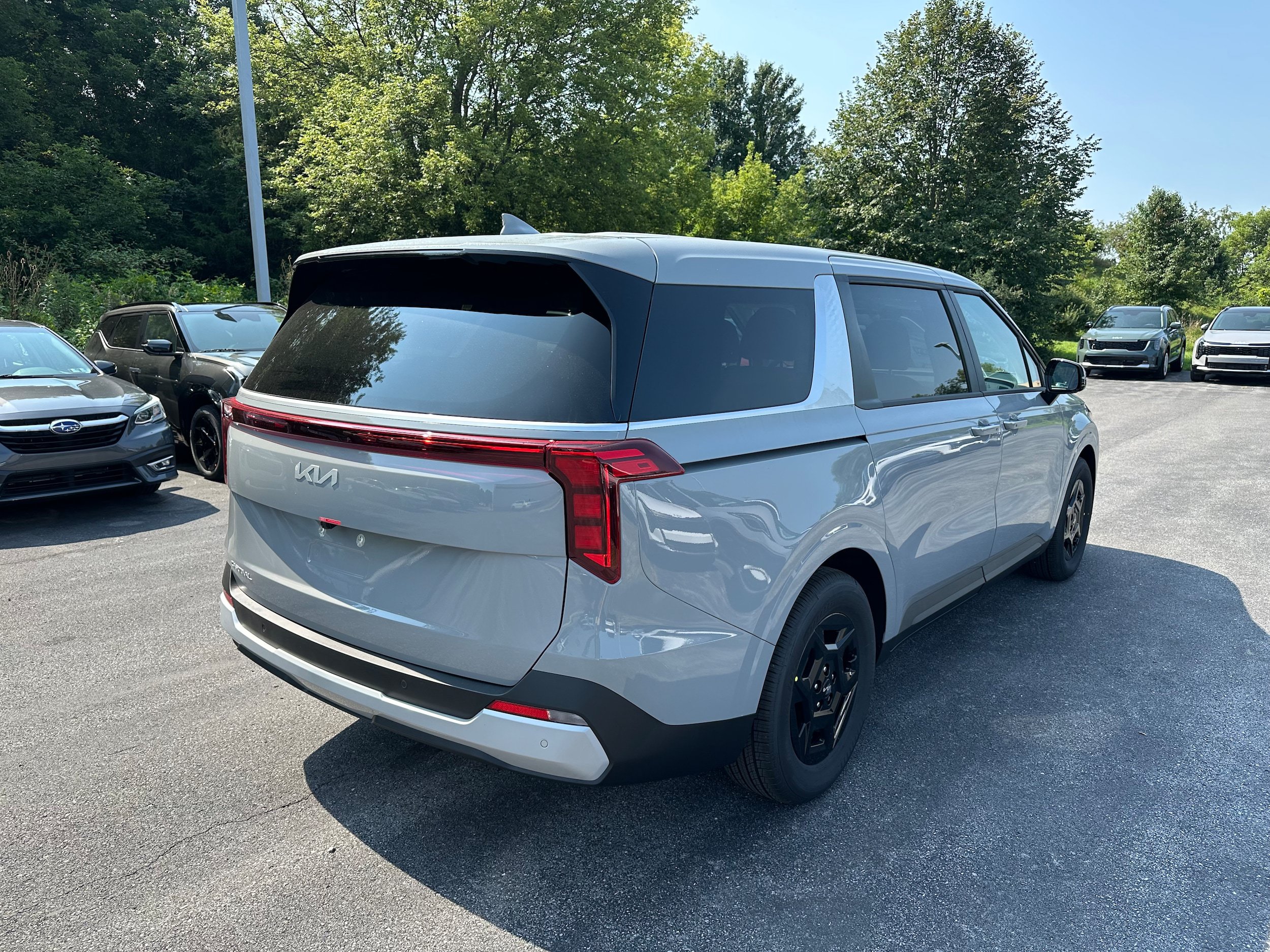 New 2027 Kia Carnival FWD image 5