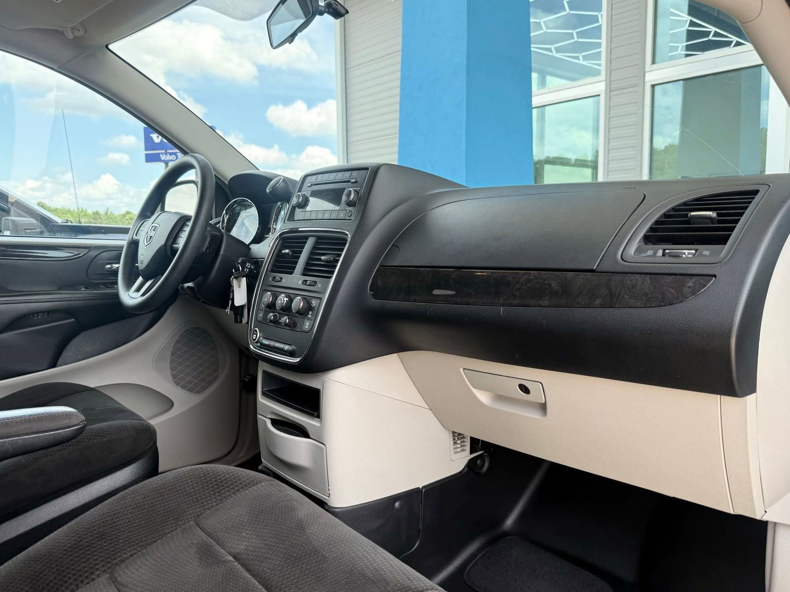 Used 2013 Dodge Grand Caravan SXT image 15