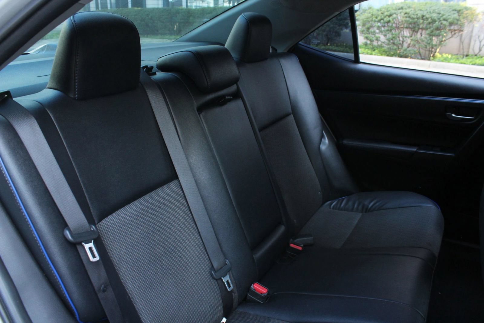 Used 2017 Toyota Corolla SE FWD image 18