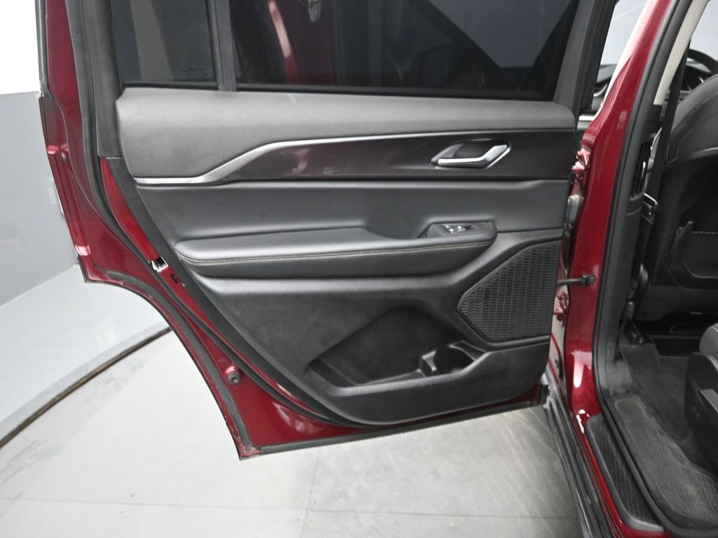 Used 2023 Jeep Grand Cherokee L Laredo image 15