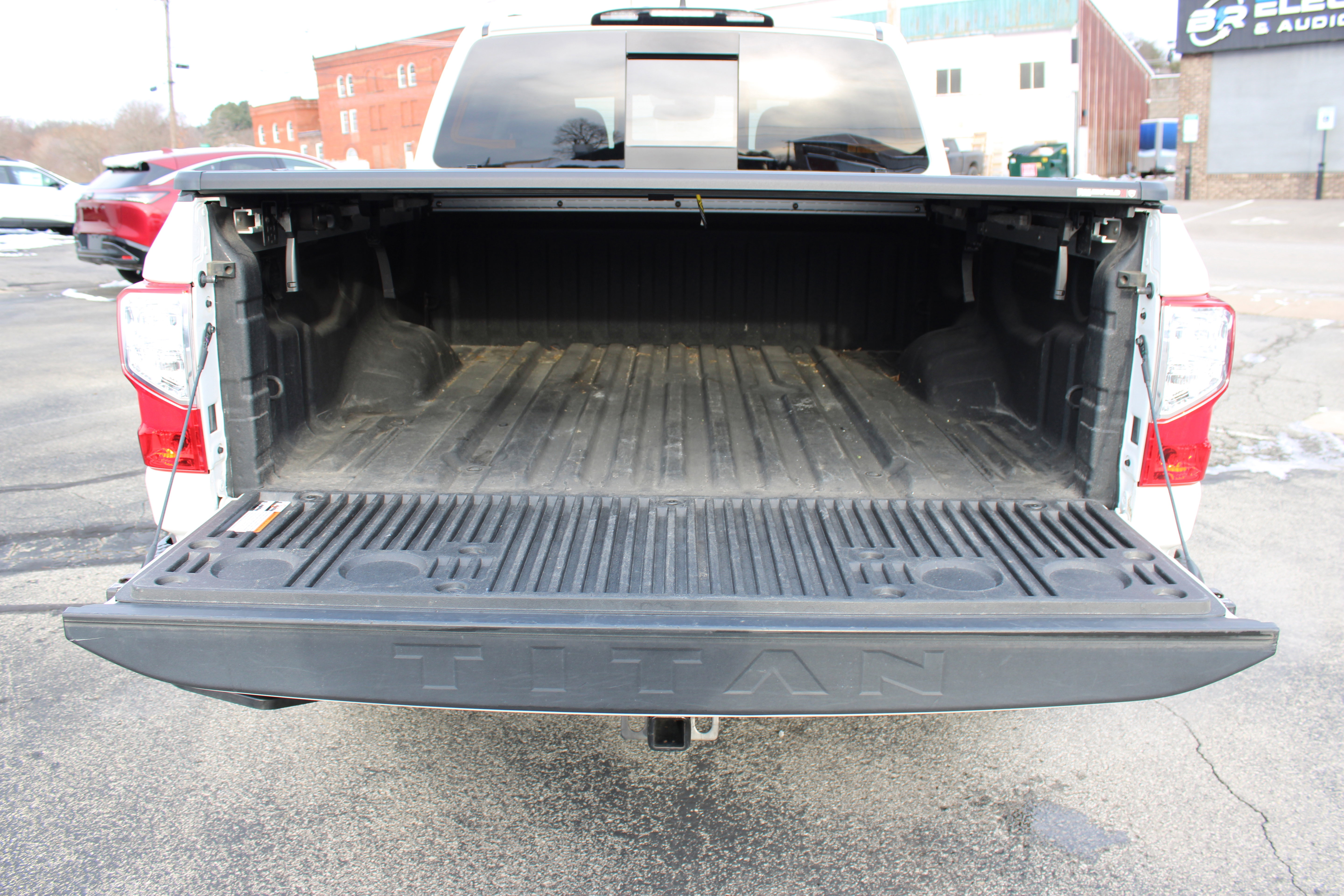 Certified 2022 Nissan Titan SV w/ SV Convenience Package image 5