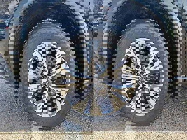 Certified 2023 Nissan Rogue SV image 32