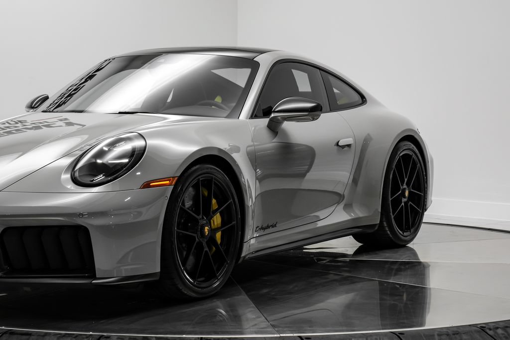 Used 2026 Porsche 911 Carrera GTS RWD image 3