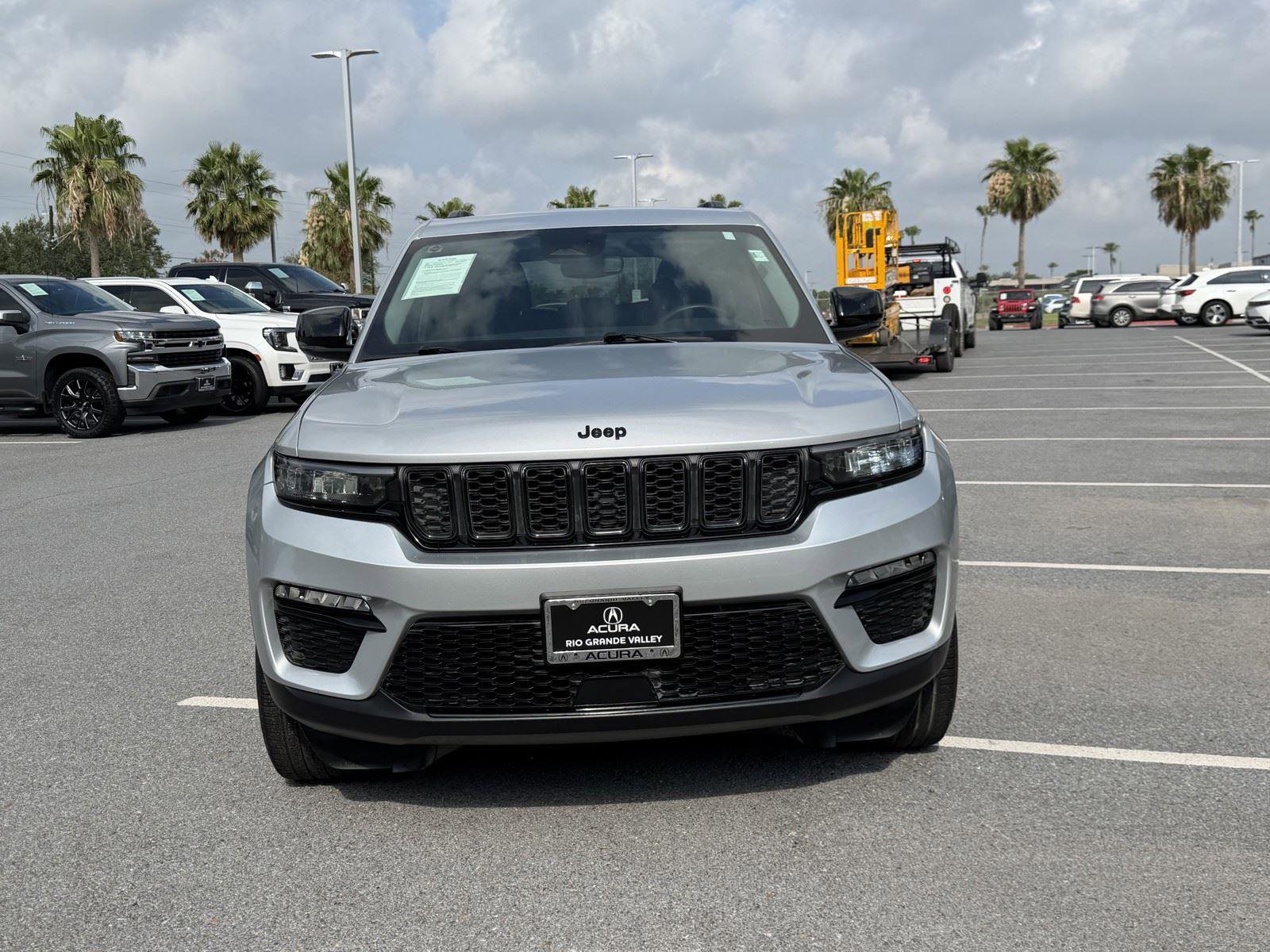 Used 2024 Jeep Grand Cherokee Limited w/ Black Appearance Package RWD image 20