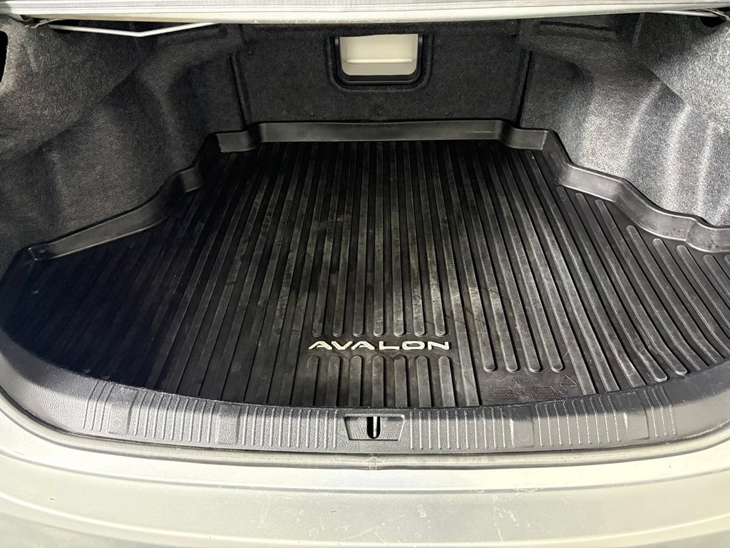 Used 2018 Toyota Avalon XLE w/ All Weather Liner Package FWD image 41